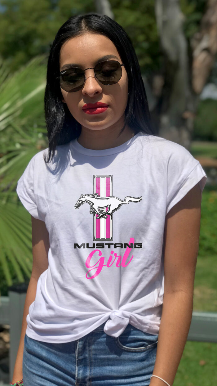 Mustang Girl shelby - Power Ladies - Samira Rached - Mustang-Girl-Clasico-Blanca-Web